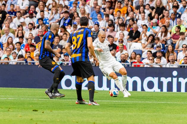 ESP Corazon Classic Match 2026 Real Madrid Leyendasv Inter Legends Pepe of Real Madrid during Corazon Classic Match 2026 between Real Madrid Leyendas v Inter Legends played at Santiago Bernabeu Stadium, Madrid on June 13, 2026 in Spain Madrid Spain Futbol Copyright: xAlbaxPachecox xAgenciaxLOFx