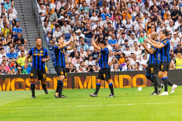 ESP Corazon Classic Match 2026 Real Madrid Leyendasv Inter Legends Hernanes scores goal to Inter Legends during Corazon Classic Match 2026 between Real Madrid Leyendas v Inter Legends played at Santiago Bernabeu Stadium, Madrid on June 13, 2026 in Spain Madrid Spain Football Copyright: xAlbaxPachecox xAgenciaxLOFx