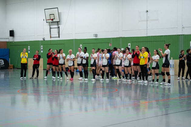 U20 Womens National Team Germany GER vs U20 Womens National Team Spain SPA , Handball, Four Nations Tournament, 13 6 2026, Season 2025 2026, Hannover The players of the U20 Womens National Team Germany GER thank the fans after the defeat against U20 Womens National Team Spain SPA Hannover Sporthalle IGS Badenstedt Germany
