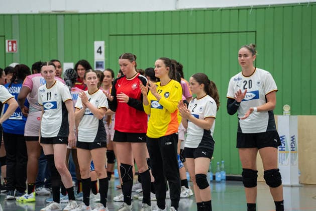 U20 Womens National Team Germany GER vs U20 Womens National Team Spain SPA , Handball, Four Nations Tournament, 13 6 2026, Season 2025 2026, Hannover The players of the U20 Womens National Team Germany GER thank the fans after the defeat against U20 Womens National Team Spain SPA Hannover Sporthalle IGS Badenstedt Germany