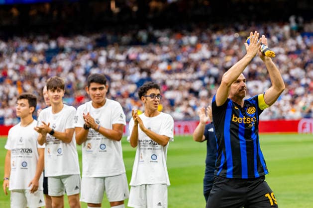 ESP Corazon Classic Match 2026 Real Madrid Leyendasv Inter Legends Cambiasso of Inter during Corazon Classic Match 2026 between Real Madrid Leyendas v Inter Legends played at Santiago Bernabeu Stadium, Madrid on June 13, 2026 in Spain Madrid Spain Futbol Copyright: xAlbaxPachecox xAgenciaxLOFx