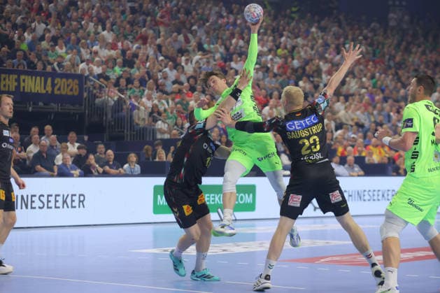 13 06 2026, xtgx, Handball, EHF Champions League semi-final, SC Magdeburg Füchse Berlin v l Nils Lichtlein Berlin, 17 throws goal, Torschuetze, scores goal, Treffer, scores the goal Koeln