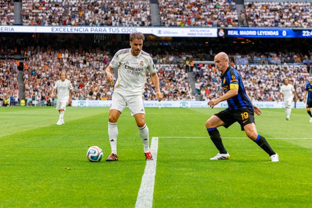 ESP Corazon Classic Match 2026 Real Madrid Leyendasv Inter Legends Pedro Leon of Real Madrid during Corazon Classic Match 2026 between Real Madrid Leyendas v Inter Legends played at Santiago Bernabeu Stadium, Madrid on June 13, 2026 in Spain Madrid Spain Futbol Copyright: xAlbaxPachecox xAgenciaxLOFx