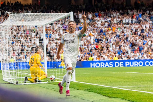 ESP Corazon Classic Match 2026 Real Madrid Leyendasv Inter Legends David Barral scores goal to Real Madrid and celebrating during Corazon Classic Match 2026 between Real Madrid Leyendas v Inter Legends played at Santiago Bernabeu Stadium, Madrid on June 13, 2026 in Spain Madrid Spain Futbol Copyright: xAlbaxPachecox xAgenciaxLOFx