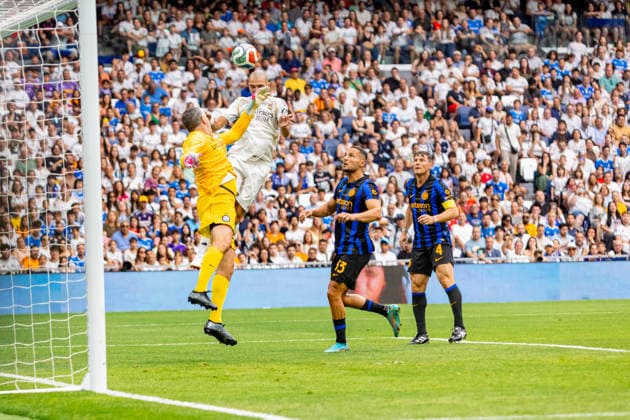 ESP Corazon Classic Match 2026 Real Madrid Leyendasv Inter Legends Pepe scores goal to Real Madrid and celebrating during Corazon Classic Match 2026 between Real Madrid Leyendas v Inter Legends played at Santiago Bernabeu Stadium, Madrid on June 13, 2026 in Spain Madrid Spain Futbol Copyright: xAlbaxPachecox xAgenciaxLOFx