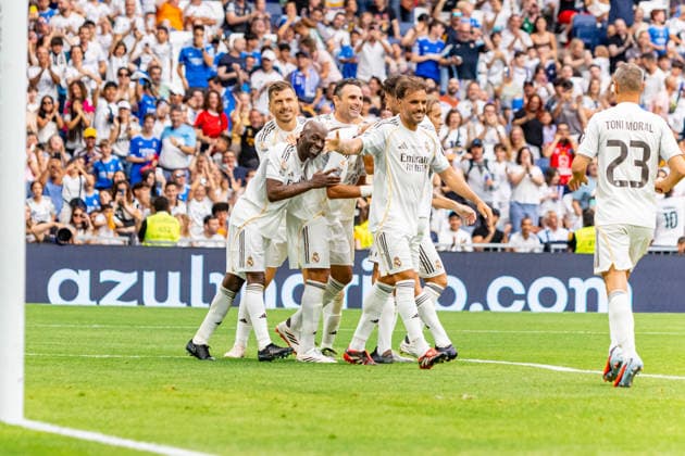 ESP Corazon Classic Match 2026 Real Madrid Leyendasv Inter Legends Pepe scores goal to Real Madrid and celebrating during Corazon Classic Match 2026 between Real Madrid Leyendas v Inter Legends played at Santiago Bernabeu Stadium, Madrid on June 13, 2026 in Spain Madrid Spain Futbol Copyright: xAlbaxPachecox xAgenciaxLOFx