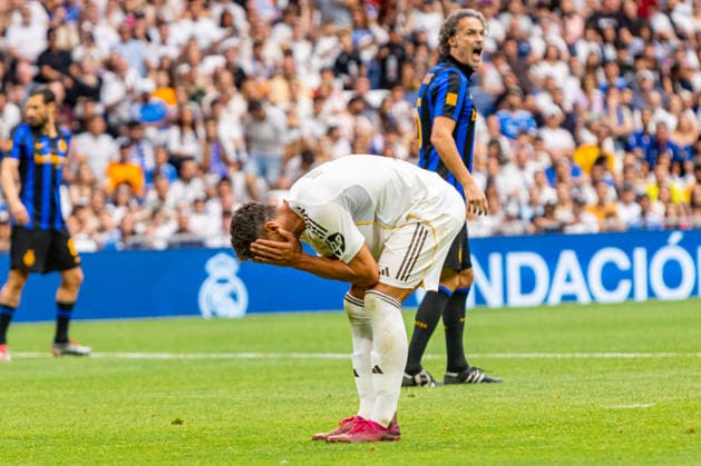 ESP Corazon Classic Match 2026 Real Madrid Leyendasv Inter Legends during Corazon Classic Match 2026 between Real Madrid Leyendas v Inter Legends played at Santiago Bernabeu Stadium, Madrid on June 13, 2026 in Spain Madrid Spain Soccer Copyright: xAlbaxPachecox xAgenciaxLOFx
