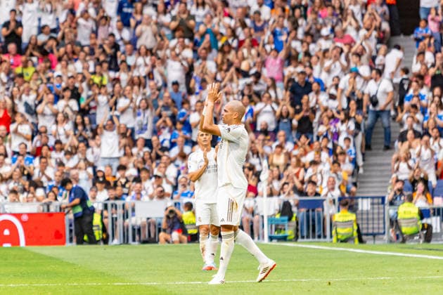 ESP Corazon Classic Match 2026 Real Madrid Leyendasv Inter Legends Pepe of Real Madrid during Corazon Classic Match 2026 between Real Madrid Leyendas v Inter Legends played at Santiago Bernabeu Stadium, Madrid on June 13, 2026 in Spain Madrid Spain Futbol Copyright: xAlbaxPachecox xAgenciaxLOFx