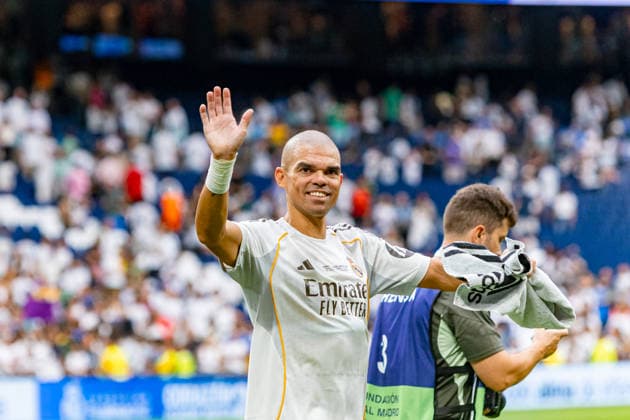ESP Corazon Classic Match 2026 Real Madrid Leyendasv Inter Legends Pepe of Real Madrid during Corazon Classic Match 2026 between Real Madrid Leyendas v Inter Legends played at Santiago Bernabeu Stadium, Madrid on June 13, 2026 in Spain Madrid Spain Futbol Copyright: xAlbaxPachecox xAgenciaxLOFx