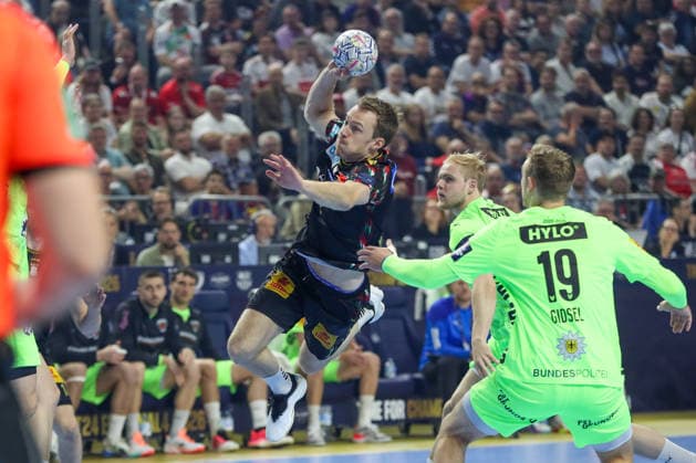 13 06 2026, xgox, handball EHF Champions League semi-final SC Magdeburg Füchse Berlin v l Felix Claar Magdeburg, 7 throws goal, Torschuetze, scores goal, Treffer, scores the goal Köln