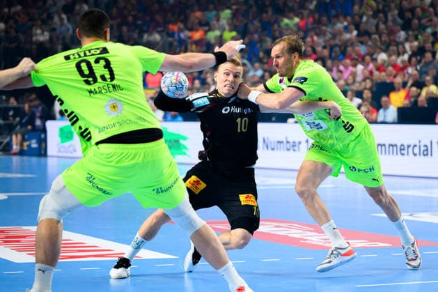 Cologne, Germany Handball EHF CL Final 4 Semifinal SC Magdeburg Fuechse Berlin v li Mijajlo Marsenic Berlin , Gisli Thorgeir Kristjansson SC Magdeburg , Max Darj Berlin Cologne Lanxess Arena Nordrhein Westfalen Germany