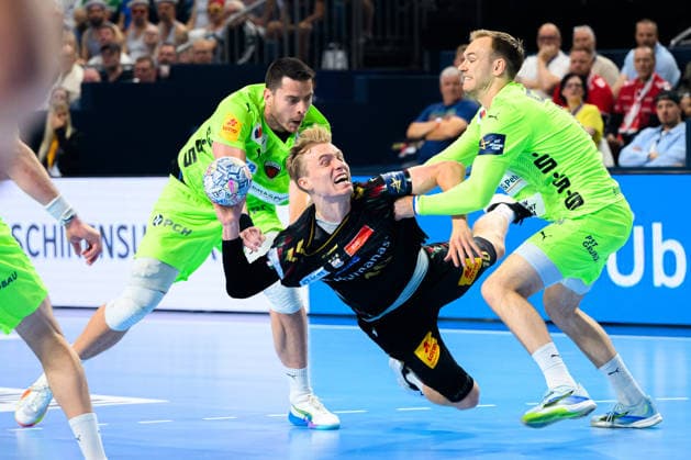 Cologne, Germany Handball EHF CL Final 4 Semifinal SC Magdeburg Fuechse Berlin v li Mijajlo Marsenic Berlin , Gisli Thorgeir Kristjansson SC Magdeburg , Mathias Gidsel Berlin Cologne Lanxess Arena Nordrhein Westfalen Germany