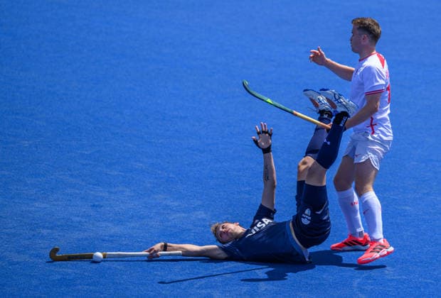 England Men v Argentina Men Men s FIH Pro League Stuart Rushmere of England Men tangles with Matias Andreotti of Argentina Men during the Men s FIH Pro League match at Lee Valley Hockey Tennis Centre, Stratford 13 06 2026 UK Newspapers OUT Copyright: xGraemexWilcocksonx FIL-23551-0024