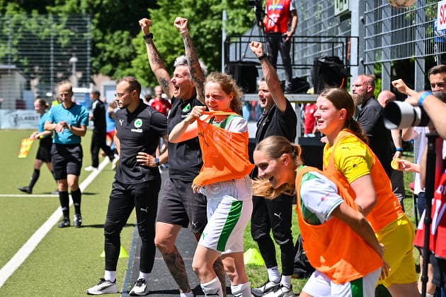 HISCOX Association Cup SC Amicitia München SpVgg Greuther Fürth 13 06 2026 MUNICH, GERMANY 13 June in the picture the bench of the guests with the final whistle during the match between SC Amicitia München and SpVgg Greuther Fürth in the final of the HISCOX Association Cup at the sports facility of SC Amicitia Copyright: xBEAUTIFULxSPORTS Goldbergx