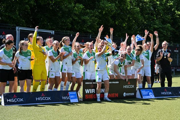 HISCOX Association Cup SC Amicitia München SpVgg Greuther Fürth 13 06 2026 MUNICH, GERMANY 13 June In the picture the winners of the cup Winners photo Jubilee photo after the match between SC Amicitia München and SpVgg Greuther Fürth at the final of the HISCOX Association Cup at the SC Amicitia sports facility Copyright: xBEAUTIFULxSPORTS Goldbergx