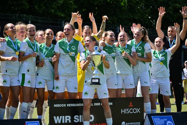 HISCOX Association Cup SC Amicitia München SpVgg Greuther Fürth 13 06 2026 MUNICH, GERMANY 13 June In the picture the winners of the cup Winners photo Jubilee photo after the match between SC Amicitia München and SpVgg Greuther Fürth at the final of the HISCOX Association Cup at the SC Amicitia sports facility Copyright: xBEAUTIFULxSPORTS Goldbergx
