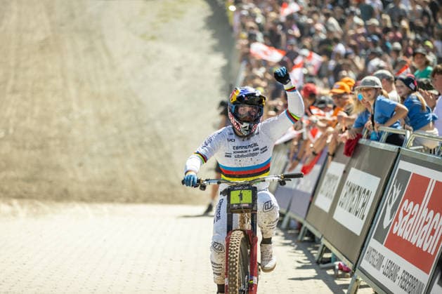 Whoop UCI Mountain Bike World Series Leogang Downhill HÖLL Valentina COMMENCAL SCHWALBE BY LES ORRESat Whoop UCI Mountain Bike World Series Leogang Downhill, 13 06 2026,in Leogang,AUT Photo Sebastian Sternemann