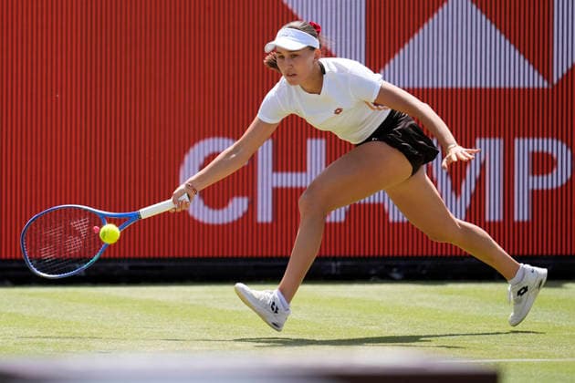 HSBC Championships - Day Six Emma Raducanu of Great Britain competes during her quarter-final match at The HSBC Championships 2026 Women s tennis tournament at The Queen s Club in London, England, on June 13, 2026. London United Kingdom  Copyright: xOwenxHammondx originalFilename:hammond-thehsbcc260613_npktS.jpg