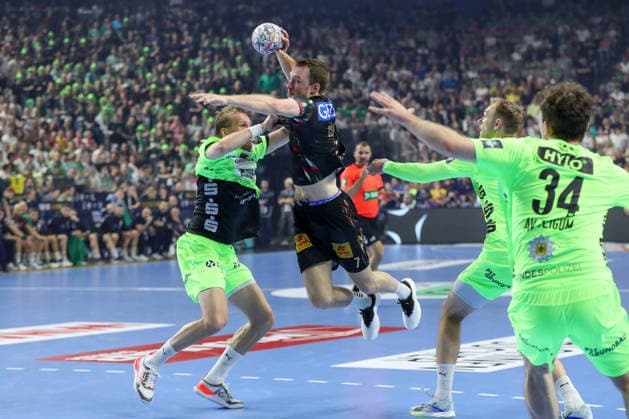 13 06 2026, xgox, handball EHF Champions League semi-final SC Magdeburg Füchse Berlin v l Max Darj Berlin, 5 , Felix Claar Magdeburg, 7 duel, fight, tackle Köln