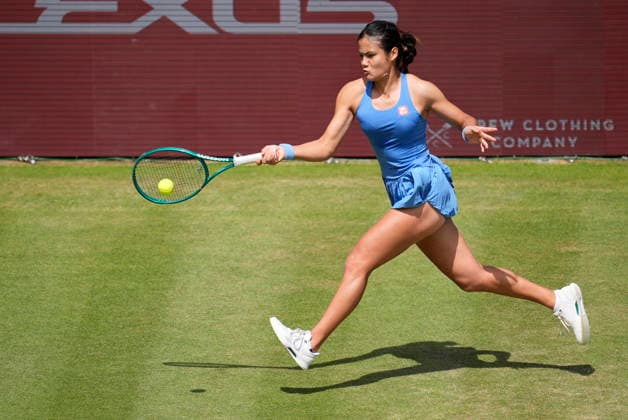 HSBC Championships - Day Six Emma Raducanu of Great Britain competes during her quarter-final match at The HSBC Championships 2026 Women s tennis tournament at The Queen s Club in London, England, on June 13, 2026. London United Kingdom  Copyright: xOwenxHammondx originalFilename:hammond-thehsbcc260613_npsEe.jpg