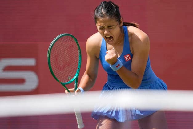 HSBC Championships - Day Six Emma Raducanu of Great Britain competes during her quarter-final match at The HSBC Championships 2026 Women s tennis tournament at The Queen s Club in London, England, on June 13, 2026. London United Kingdom  Copyright: xOwenxHammondx originalFilename:hammond-thehsbcc260613_npnul.jpg