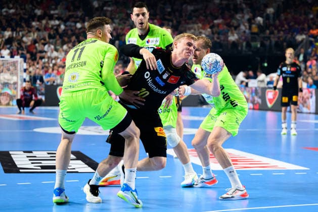 Cologne, Germany Handball EHF CL Final 4 Semifinal SC Magdeburg Fuechse Berlin v li Lasse Bredekjaer Andersson Berlin , Gisli Thorgeir Kristjansson SC Magdeburg Cologne Lanxess Arena Nordrhein Westfalen Germany
