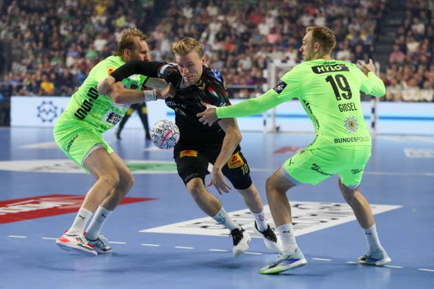 Cologne 13.06.2026. Pilka reczna EHF Liga Mistrzow sezon 2025 26 final4 mecz: SC Magdeburg - Fuchse Berlin --- Handball EHF Champions League season 2025 26 final4 match: SC Magdeburg - Fuchse Berlin nz Kristjansson Gisli, Gidsel Mathias Fot. Kacper Staniec NEWSPIX.PL --- newspix.pl 