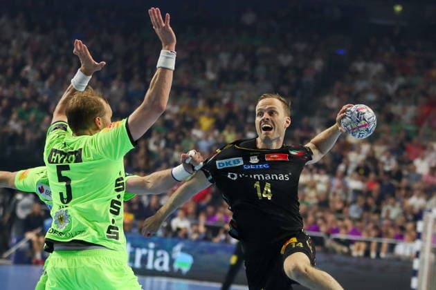 Cologne 13.06.2026. Pilka reczna EHF Liga Mistrzow sezon 2025 26 final4 mecz: SC Magdeburg - Fuchse Berlin --- Handball EHF Champions League season 2025 26 final4 match: SC Magdeburg - Fuchse Berlin nz Magnusson Omar Ingi, Dark Max Fot. Kacper Staniec NEWSPIX.PL --- newspix.pl 