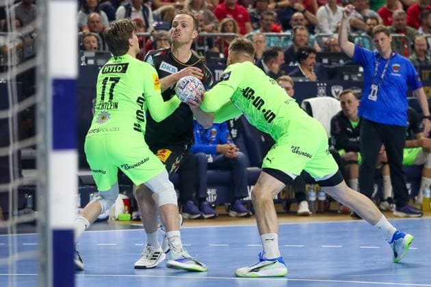 Cologne 13.06.2026. Pilka reczna EHF Liga Mistrzow sezon 2025 26 final4 mecz: SC Magdeburg - Fuchse Berlin --- Handball EHF Champions League season 2025 26 final4 match: SC Magdeburg - Fuchse Berlin nz Magnusson Omar Ingi, Lichtlein Nils Fot. Kacper Staniec NEWSPIX.PL --- newspix.pl 