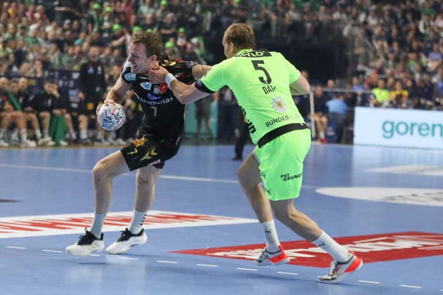 Cologne 13.06.2026. Pilka reczna EHF Liga Mistrzow sezon 2025 26 final4 mecz: SC Magdeburg - Fuchse Berlin --- Handball EHF Champions League season 2025 26 final4 match: SC Magdeburg - Fuchse Berlin nz Claar Felix, Dark Max Fot. Kacper Staniec NEWSPIX.PL --- newspix.pl 