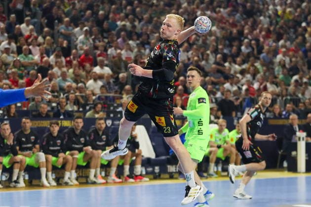 Cologne 13.06.2026. Pilka reczna EHF Liga Mistrzow sezon 2025 26 final4 mecz: SC Magdeburg - Fuchse Berlin --- Handball EHF Champions League season 2025 26 final4 match: SC Magdeburg - Fuchse Berlin nz Saugstrup Magnus Fot. Kacper Staniec NEWSPIX.PL --- newspix.pl 