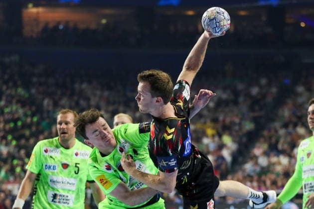Cologne 13.06.2026. Pilka reczna EHF Liga Mistrzow sezon 2025 26 final4 mecz: SC Magdeburg - Fuchse Berlin --- Handball EHF Champions League season 2025 26 final4 match: SC Magdeburg - Fuchse Berlin nz Claar Felix, Av Teigum Hakun Fot. Kacper Staniec NEWSPIX.PL --- newspix.pl 
