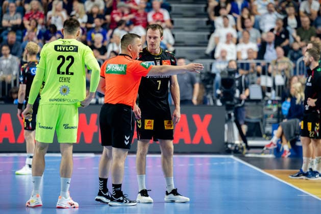 Cologne, 12 05 2026, Handball, Men, EHF Champions League Men 2025 26, Semi-final, SC Magedeburg Füchse Berlin Felix Claar SC Magdeburg, 7 receives a 2-minute time penalty