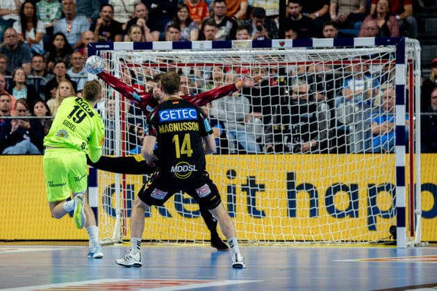Cologne, 12 05 2026, Handball, Men, EHF Champions League Men 2025 26, Semi-final, SC Magedeburg Füchse Berlin Sergey Hernandez Ferrer SC Magdeburg, 1 saves against Mathias Gidsel Füchse Berlin, 19