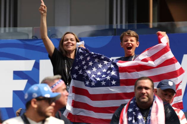 USA v Paraquay FIFA World Cup, WM, Weltmeisterschaft, Fussball 2026, 12 June 2026 USA v Paraguay- World Cup - June 12: Fans with a flag Stadium during USA v Paraguay (Photo by Darren Campbell Sportpix SIPA USA) Los Angles SoFii Staduim Calififorna Usa Copyright: x(PhotoxbyxDarrenxCampbell Sportpx