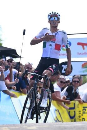 Tour Auvergne - Rhone-Alpes 2026 Stage 7 GRAND COLOMBIER, FRANCE - JUNE 13 : Del Toro Isaac (MEX) of UAE Team Emirates XRG during stage 7 of the 78th edition of Tour Auvergne - Rhone-Alpes an UCI World Tour 2.UWT cycling road race stage for Men Elite of 133.6 km with start in La Bridoire and finish in Grand Colombier on June 13, 2026 in Grand Colombier, France, 13 06 2026 ( Motordriver Guy De Vuyst - Grand Colombier France  Copyright: xVincentxKalutx