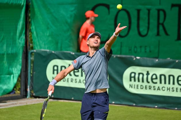 Raphael Collignon Belgium serving TERRA WORTMANN Open 2026, Tennis, ATP 500, Tournament, Qualification, 13 06 2026, TERRA WORTMANN Open 2026, Tennis, ATP 500, Tournament, Qualification, 13 06 2026 Halle Copyright: xEibner-Pressefoto RobertxGertzenx EP_RGN