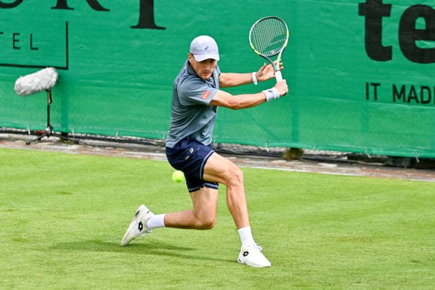 Raphael Collignon Belgium goes to the ball with his backhand TERRA WORTMANN Open 2026, Tennis, ATP 500, Tournament, Qualification, 13 06 2026, TERRA WORTMANN Open 2026, Tennis, ATP 500, Tournament, Qualification, 13 06 2026 Halle Copyright: xEibner-Pressefoto RobertxGertzenx EP_RGN