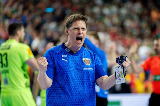 Cologne, 12 05 2026, Handball, Men, EHF Champions League Men 2025 26, Semi-final, SC Magedeburg Füchse Berlin Nicolej Krickau Coach Füchse Berlin cheers on the fans