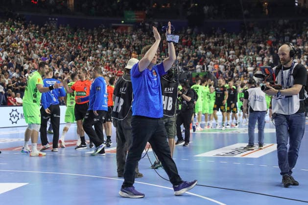 13 06 2026, xtgx, Handball, EHF Champions League semi-final, SC Magdeburg Füchse Berlin v l Nicolej Krickau Berlin, coach celebrating the victory, cheering after the end of the match Cologne
