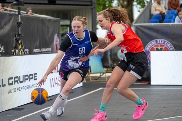 Duel between Maira Banko Team Duesseldorf D Squad, 59 and Alice Bremer Team Goettingen, 48 Innside 3x3 Circus, Basketball, Group Phase, D Sports, 13 06 2026 Innside 3x3 Circus, Basketball, Group Phase, D Sports, 13 06 2026 Duesseldorf Copyright: xEibner-Pressefoto ThomasxHaeslerx EP_THR