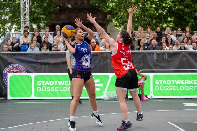duel between Lara Antonia Schuetze Team Duesseldorf D Squad, 79 and Ana Teresa Leal Faustino Team Goettingen, 54 Innside 3x3 Circus, basketball, group phase, D Sports, 13 06 2026 Innside 3x3 Circus, basketball, group phase, D Sports, 13 06 2026 Duesseldorf Copyright: xEibner-Pressefoto ThomasxHaeslerx EP_THR