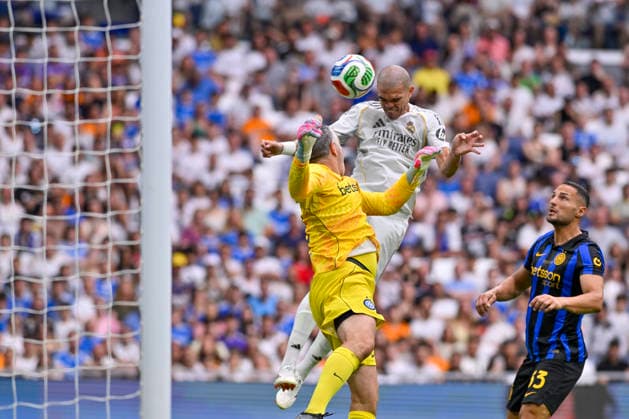 June 13, 2026, Madrid, Madrid, Spain: PEPE scoring with a header during the match for the 13th edition of the 2026 Corazon Classic Match, titled Ã¢â‚¬oeA Match with the Spirit of Childhood,Ã¢â‚¬Â between Real Madrid C.F. Legends and Inter Legends, played at the Bernabo u Stadium on June 13, 2026, in Madrid, Spain. Madrid Spain - ZUMAc312 20260613_zsp_c312_124 Copyright: xOscarxManuelxSanchezx