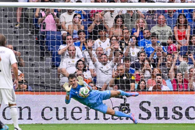 June 13, 2026, Madrid, Madrid, Spain: PEDRO CONTRERAS saving a penalty during the match for the 13th edition of the 2026 Corazon Classic Match, titled Ã¢â‚¬oeA Match with the Spirit of Childhood,Ã¢â‚¬Â between Real Madrid C.F. Legends and Inter Legends, played at the Bernabo u Stadium on June 13, 2026, in Madrid, Spain. Madrid Spain - ZUMAc312 20260613_zsp_c312_134 Copyright: xOscarxManuelxSanchezx