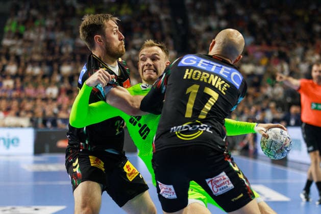 Mathias GIDSEL Fuechse Berlin, 19 is stopped by Albin LAGERGREN SC Magdeburg, 21 and Tim HORNKE SC Magdeburg, 17 GER, SC Magdeburg vs Fuechse Berlin, handball, TruckScout24 EHF FINAL4 2026, semi-final, 2025 2026 season, 13 06 2026, GER, SC Magdeburg vs Fuechse Berlin, handball, TruckScout24 EHF FINAL4 2026, semi-final, 2025 2026 season, 13 06 2026, Cologne Copyright: xEibnerxPressefoto OliverxSchmidtx EP_OST