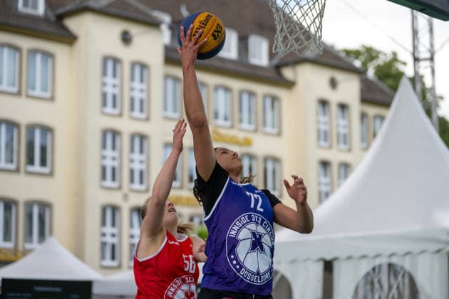 duel between Lucie Matilda Keune Team Duesseldorf TUSA 06, 56 and Olivia Okpara Team Xanten, 72 Innside 3x3 Circus, basketball, group phase, D Sports, 13 06 2026 Innside 3x3 Circus, basketball, group phase, D Sports, 13 06 2026 Duesseldorf Copyright: xEibner-Pressefoto ThomasxHaeslerx EP_THR