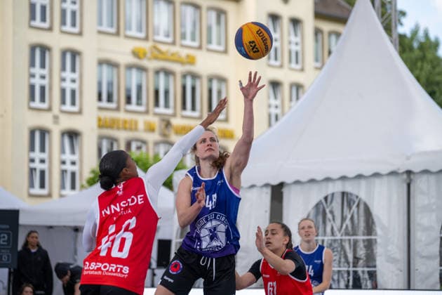 Duel between Sanata Lea Ouedraogo Team Heidelberg, 46 and Alice Bremer Team Goettingen, 48 Innside 3x3 Circus, Basketball, Group Phase, D Sports, 13 06 2026 Innside 3x3 Circus, Basketball, Group Phase, D Sports, 13 06 2026 Duesseldorf Copyright: xEibner-Pressefoto ThomasxHaeslerx EP_THR