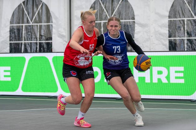 duel between Lucie Matilda Keune Team Duesseldorf TUSA 06, 56 and Lilly Kueppers Team Xanten, 73 Innside 3x3 Circus, basketball, group phase, D Sports, 13 06 2026 Innside 3x3 Circus, basketball, group phase, D Sports, 13 06 2026 Duesseldorf Copyright: xEibner-Pressefoto ThomasxHaeslerx EP_THR