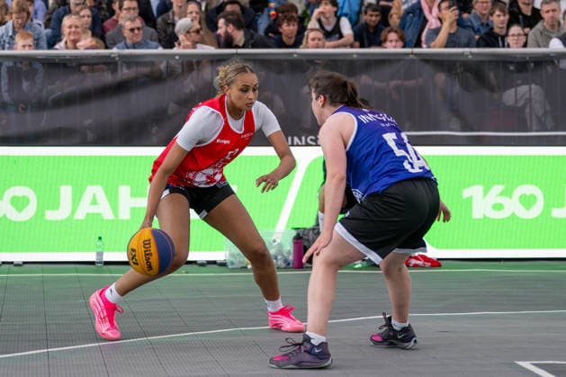 duel between Sophie Ouedraogo Team Heidelberg, 52 and Ana Teresa Leal Faustino Team Goettingen, 54 Innside 3x3 Circus, basketball, group phase, D Sports, 13 06 2026 Innside 3x3 Circus, basketball, group phase, D Sports, 13 06 2026 Duesseldorf Copyright: xEibner-Pressefoto ThomasxHaeslerx EP_THR
