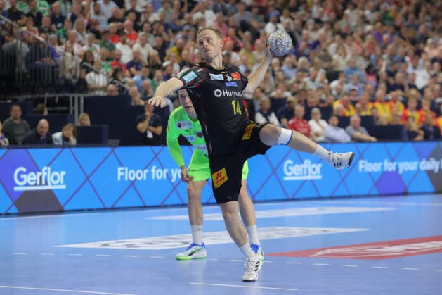13 06 2026, xtgx, handball, EHF Champions League semi-final, SC Magdeburg Füchse Berlin v l Omar Ingi Magnusson Magdeburg, 14 throws goal, goal scorer, scores goal, scores the goal seven-meter Cologne
